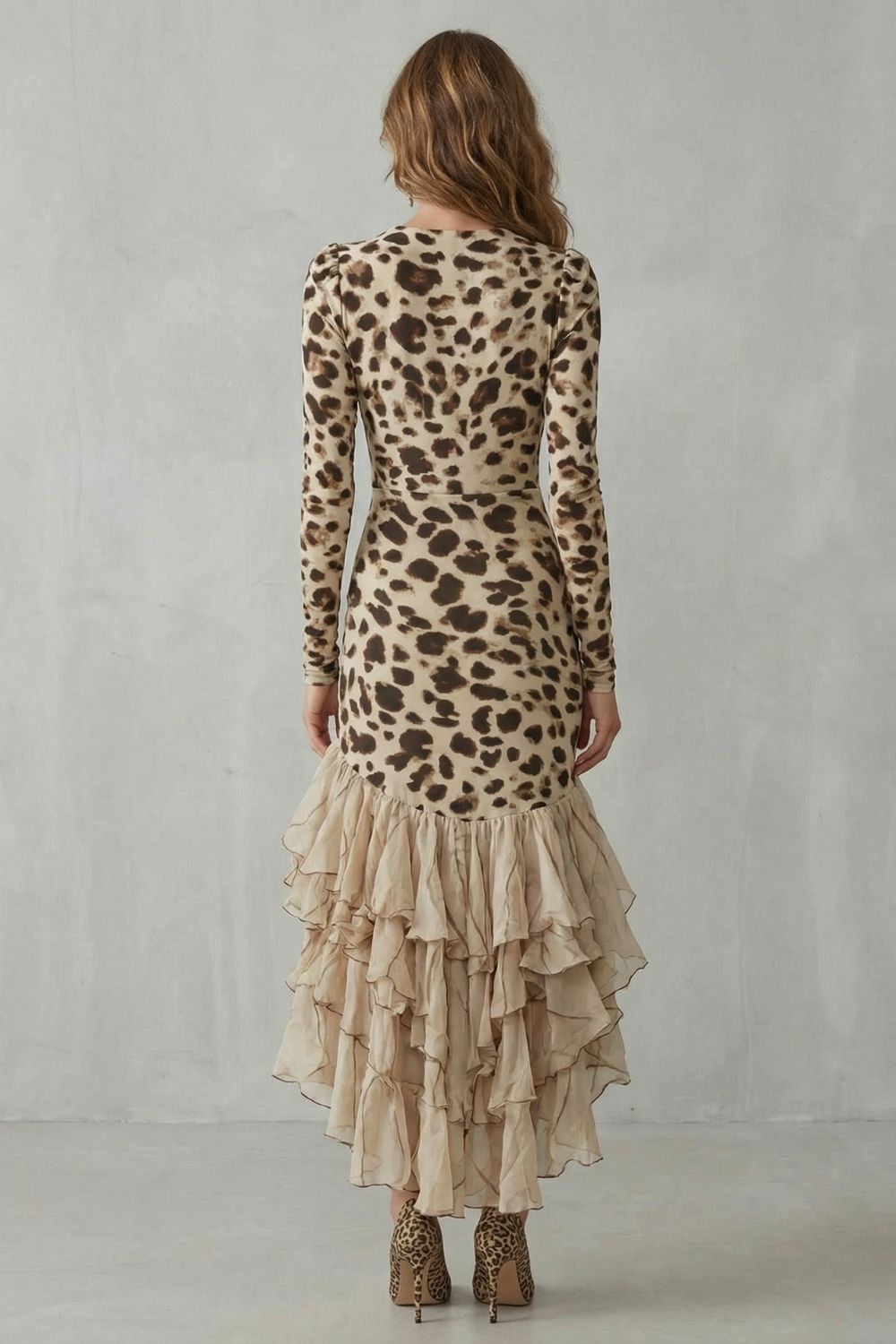 LIORAÉ | BAJO CON VOLANTES – VESTIDO MIDI DE LEOPARDO