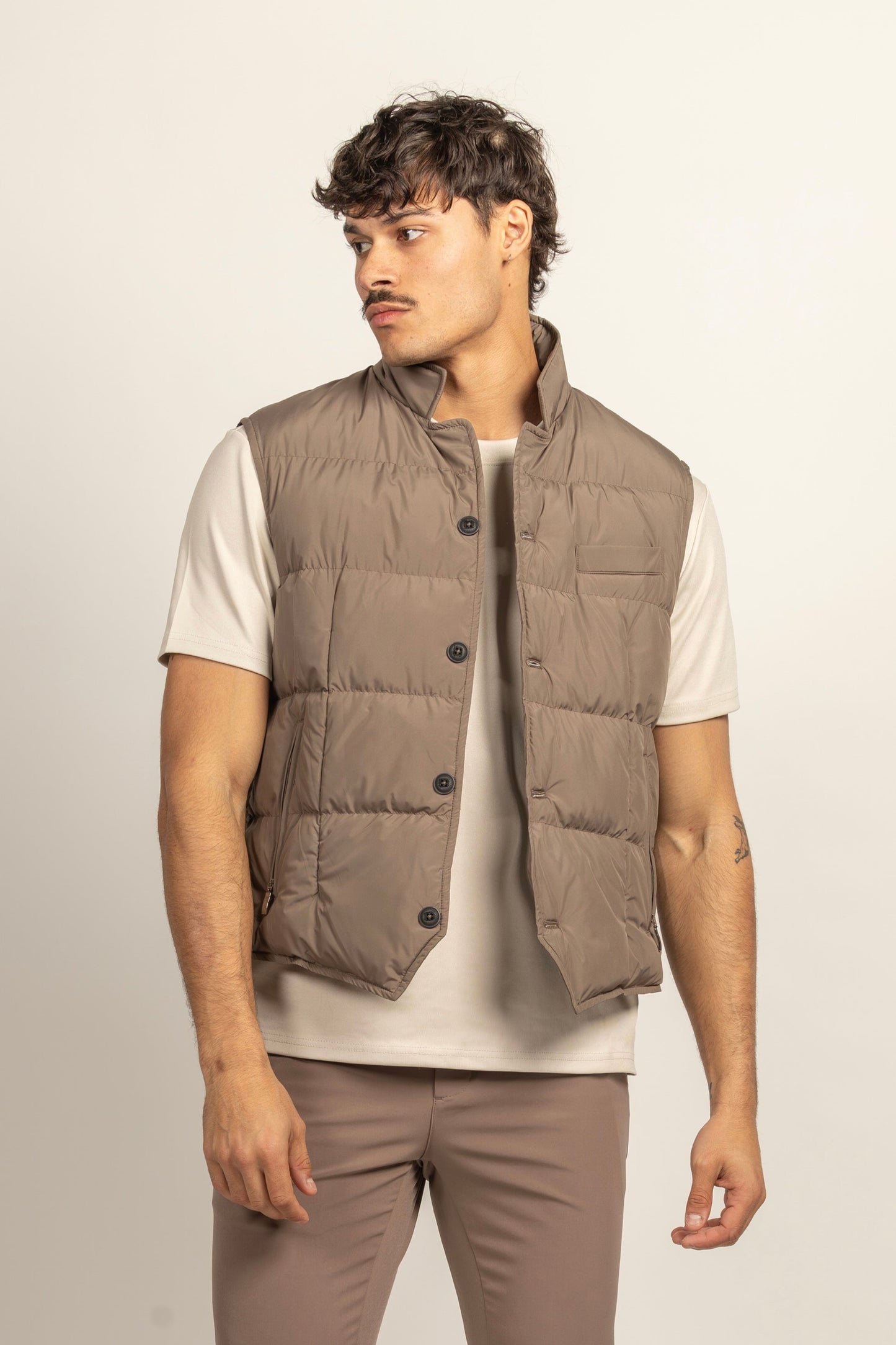 VOYAGER TAUPE ACOLCHADO CHALECO ACOLCHADO