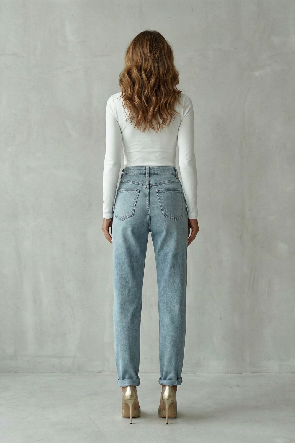 VIRELLINE – ASYMMETRIC BUTTON DETAIL – MOM JEANS