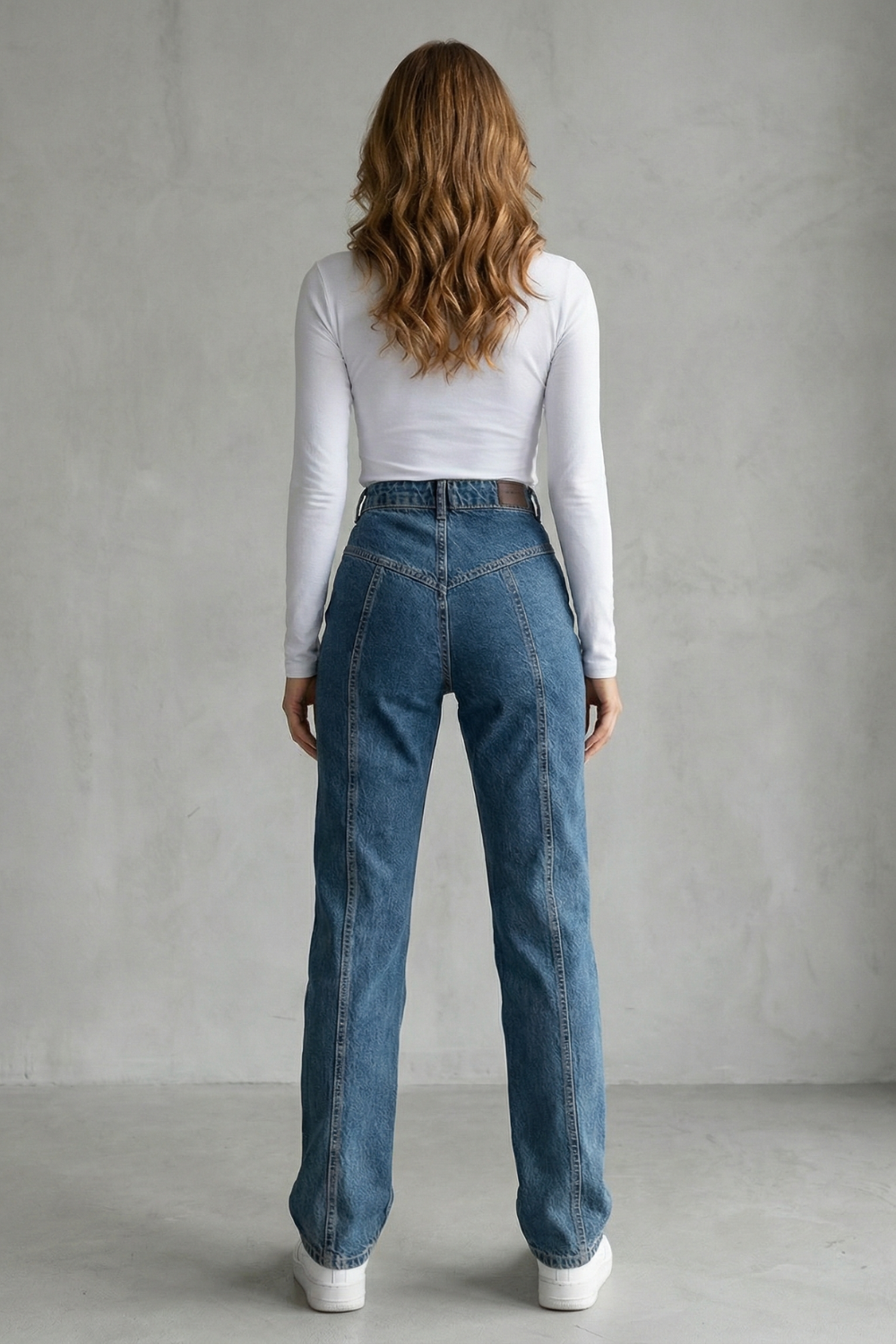 ZAFFRIENNE – SCULPTED SEAM DETAIL – STRAIGHT LEG JEANS