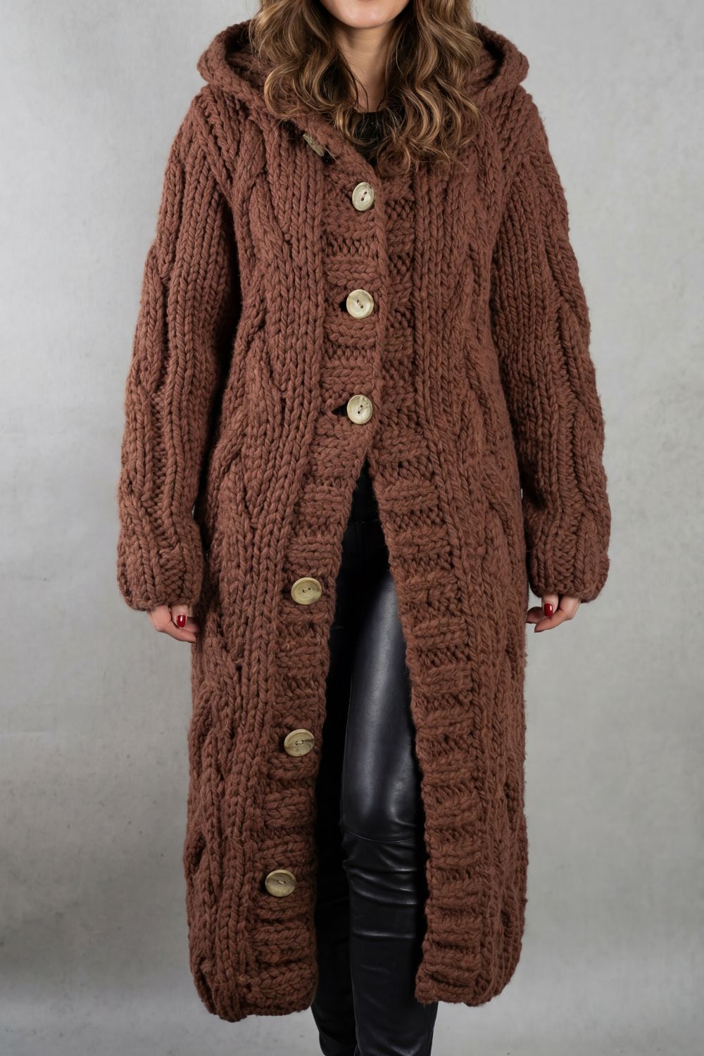 KARINAÈ | PUNTO TRENZADO OVERSIZE – CÁRDIGAN ABRIGO CON CAPUCHA