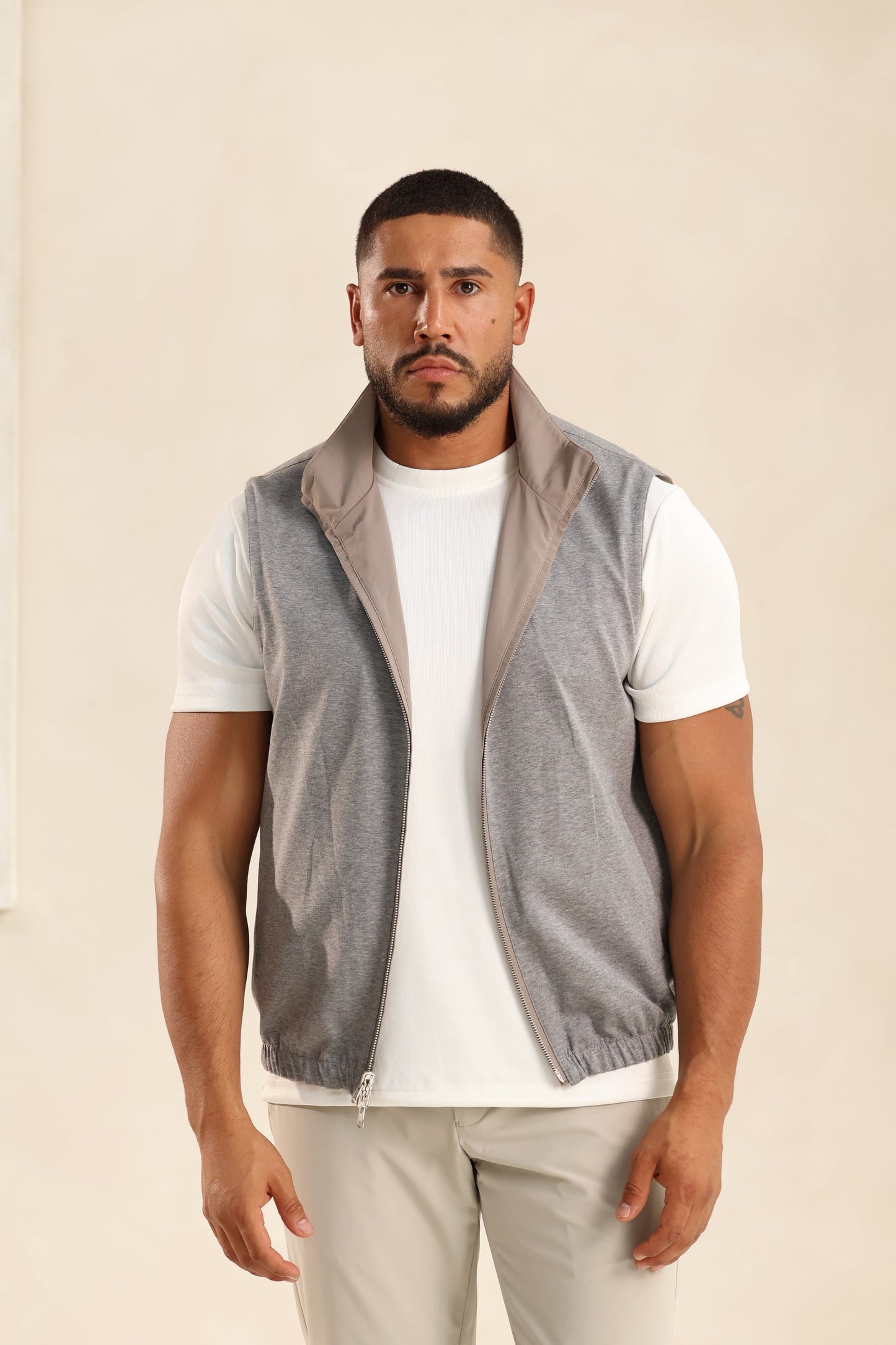 TWEEZIJDIGE JOGGER CHALECO ACOLCHADO