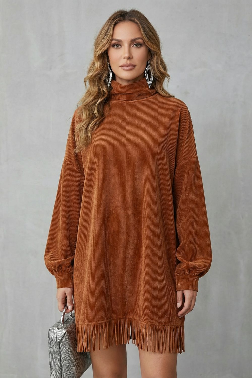 CASTELLAINE | ENCANTO CON FLECOS – MINIVESTIDO DE CUELLO ALTO