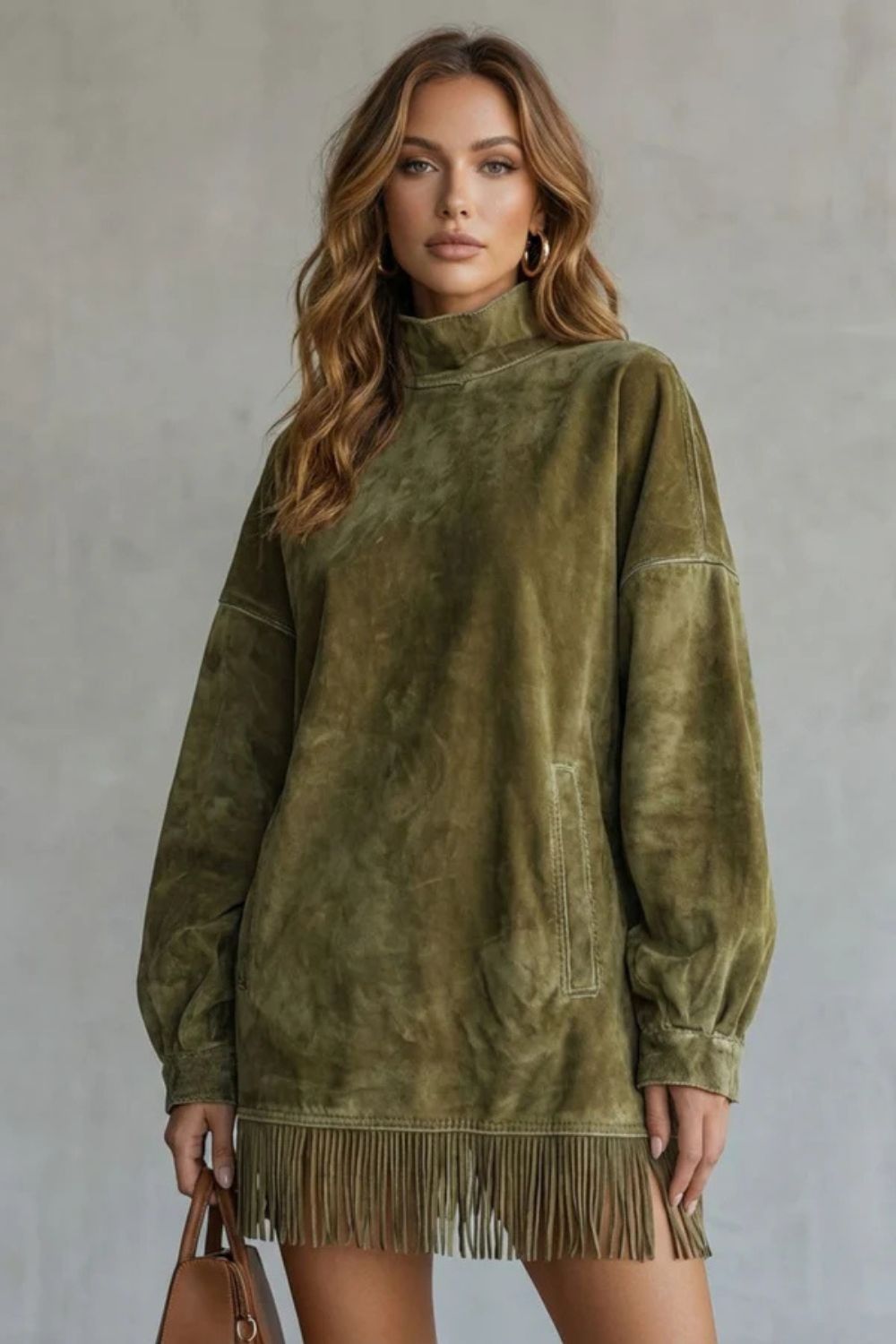 VIRETTA | DETALLE DE FLECOS EFECTO ANTE – MINIVESTIDO DE CUELLO ALTO