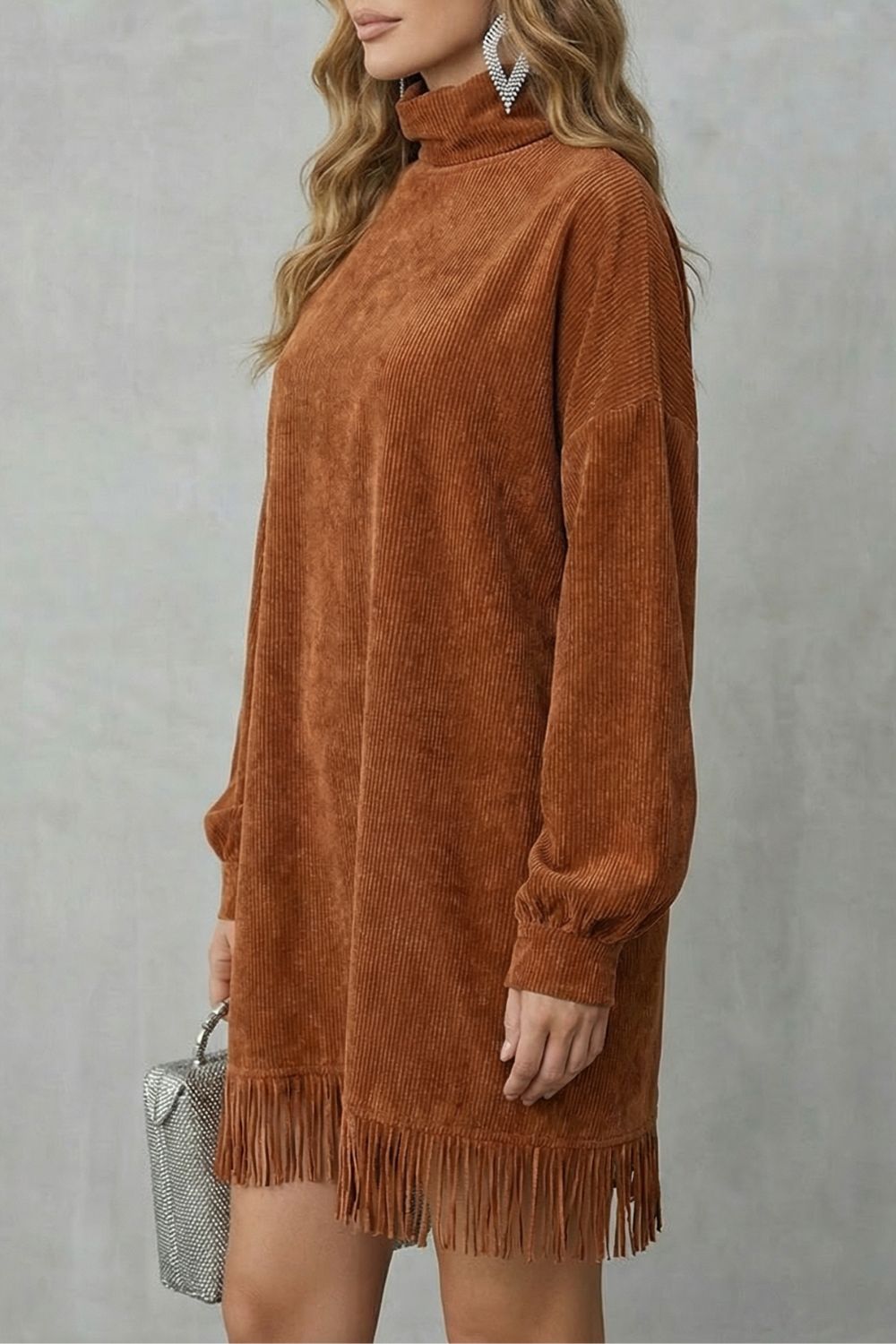 CASTELLAINE | ENCANTO CON FLECOS – MINIVESTIDO DE CUELLO ALTO