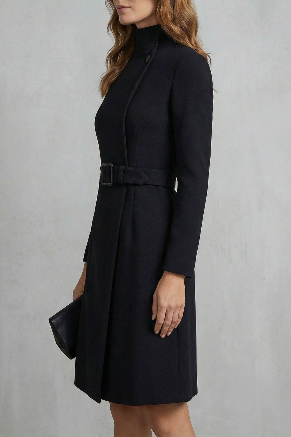 NIVARA | CINTURA ASIMÉTRICA CON CINTURÓN – VESTIDO MIDI EVASÉ