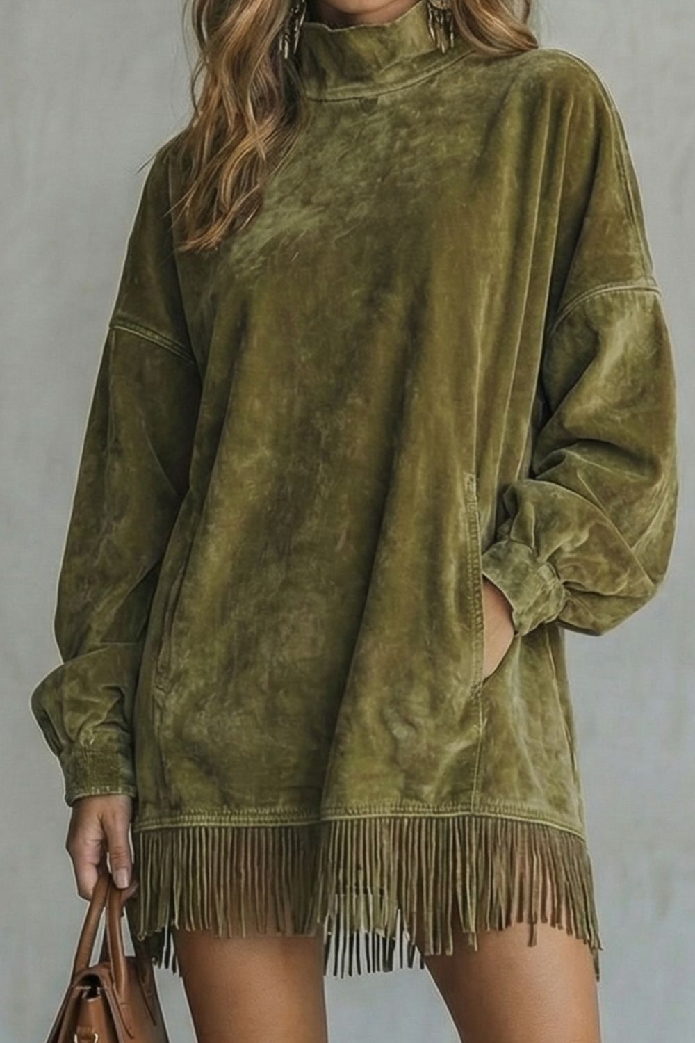 VIRETTA | DETALLE DE FLECOS EFECTO ANTE – MINIVESTIDO DE CUELLO ALTO