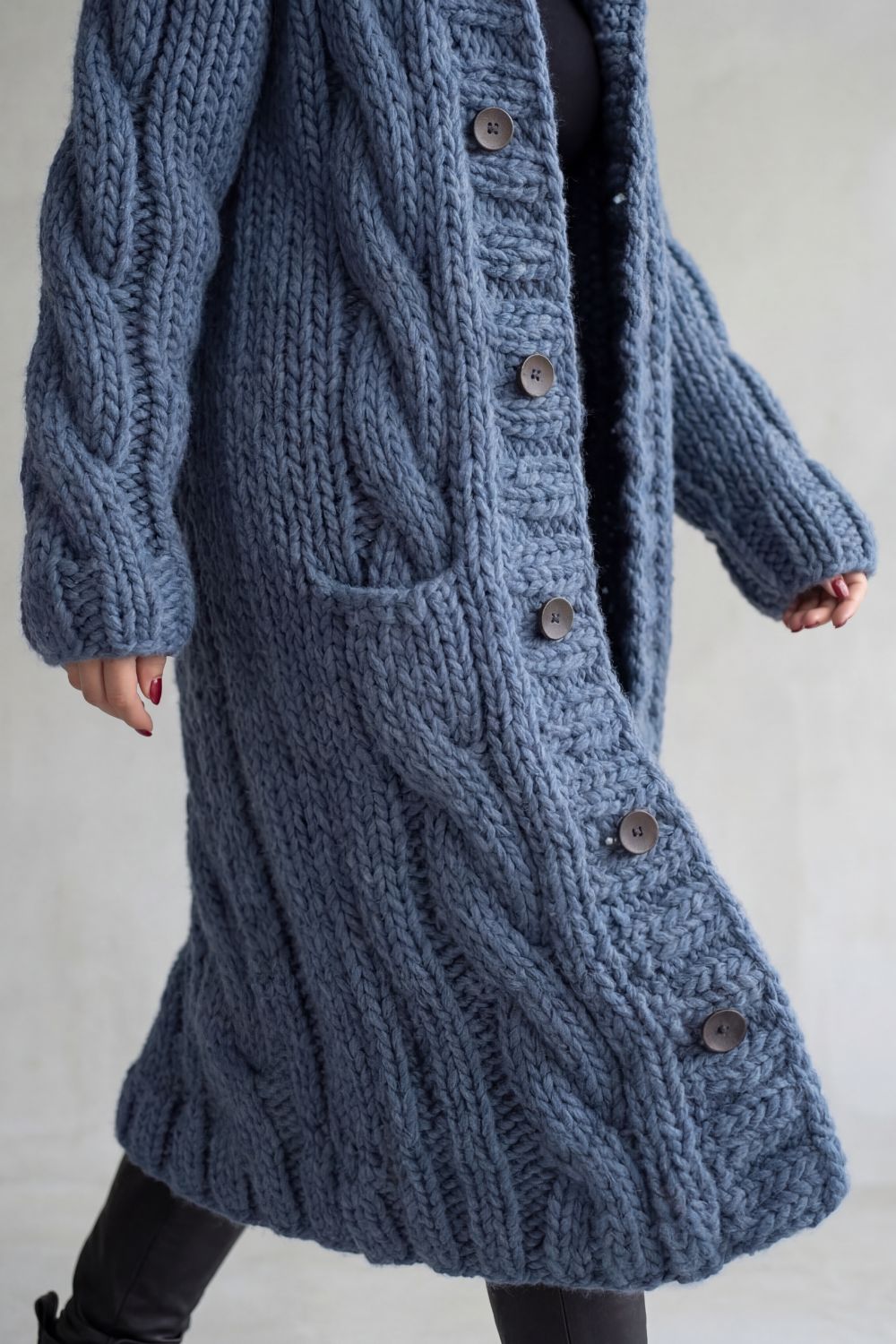 KARINAÈ | PUNTO TRENZADO OVERSIZE – CÁRDIGAN ABRIGO CON CAPUCHA