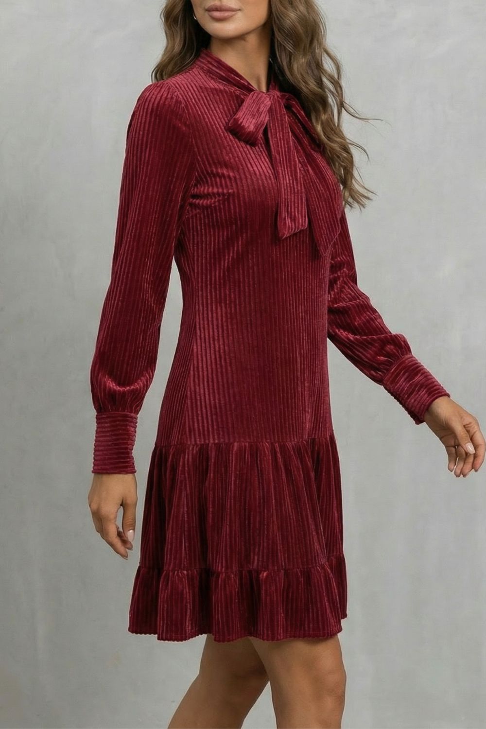 VALERIANE | DETALLE DE LAZO – MINIVESTIDO DE PANA ATERCIOPELADA