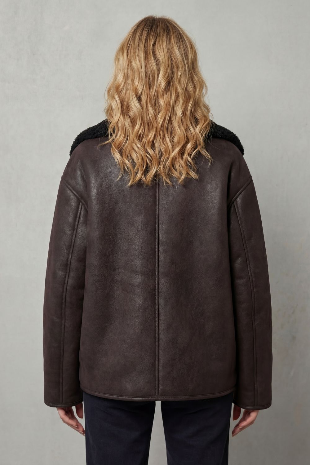 BRAVONNE | DISEÑO CON BORREGUILLO – CHAQUETA AVIADOR OVERSIZE