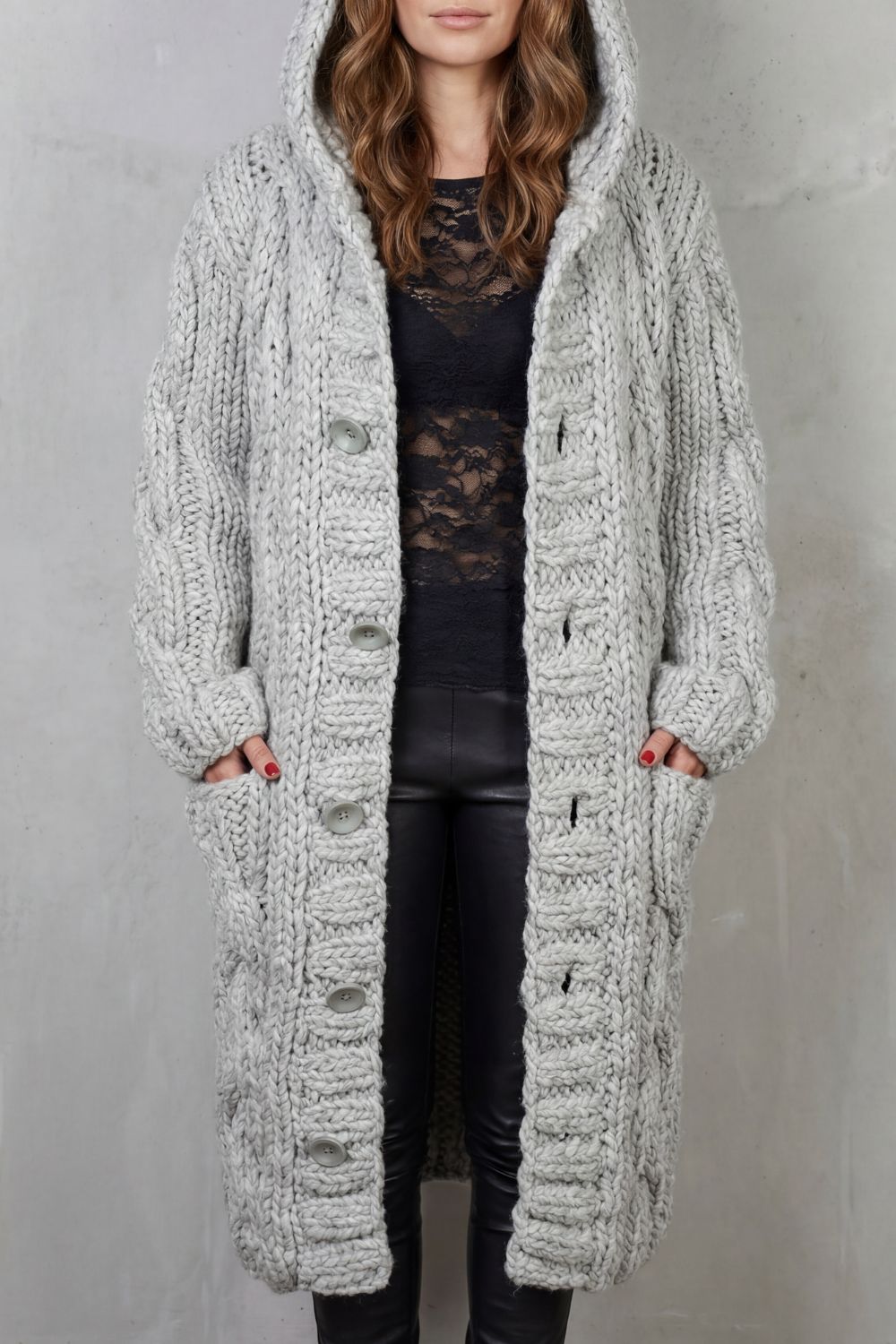 KARINAÈ | PUNTO TRENZADO OVERSIZE – CÁRDIGAN ABRIGO CON CAPUCHA