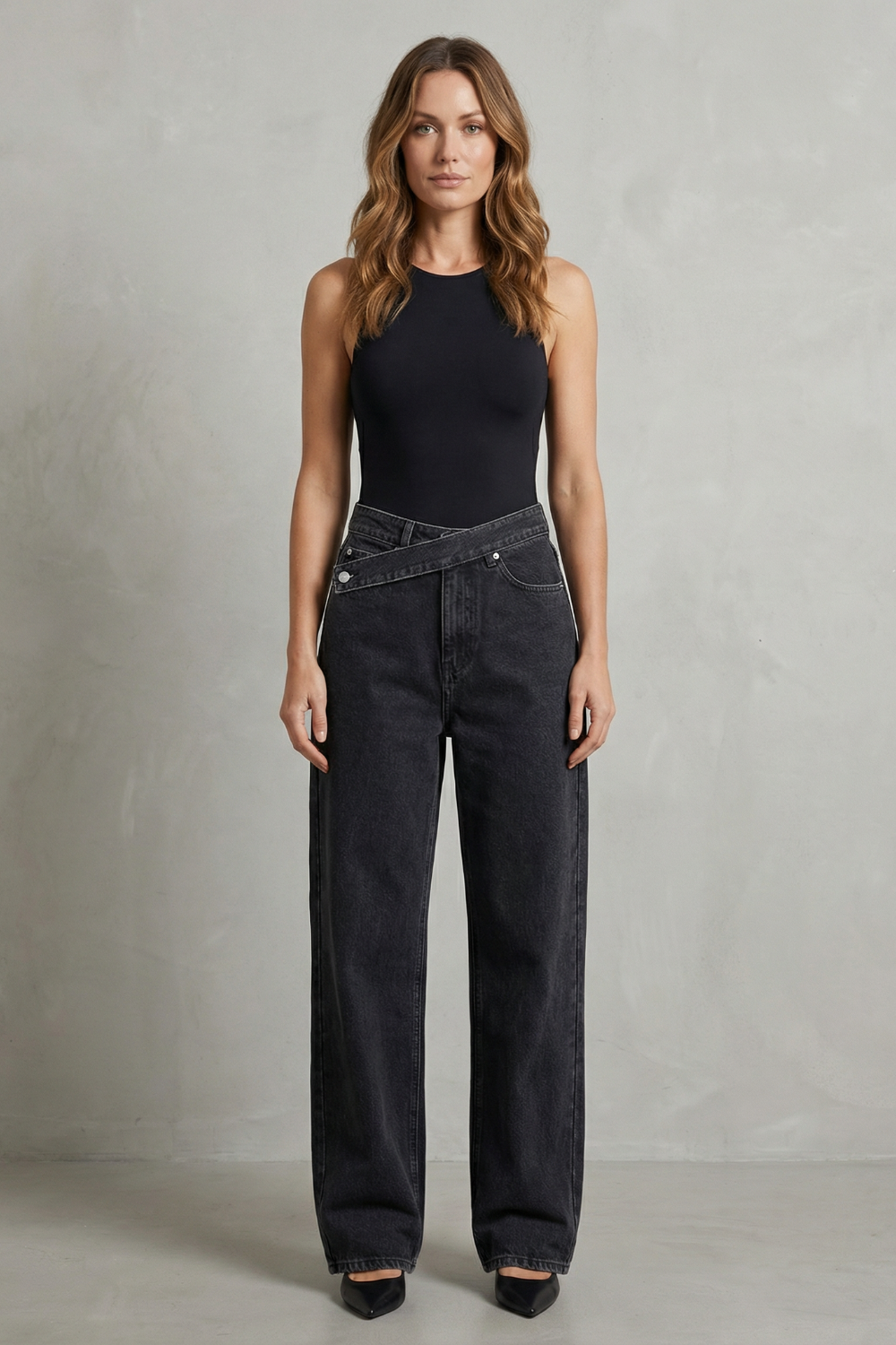 CASILA – ASYMMETRICAL CLOSURE – STRAIGHT-LEG JEANS