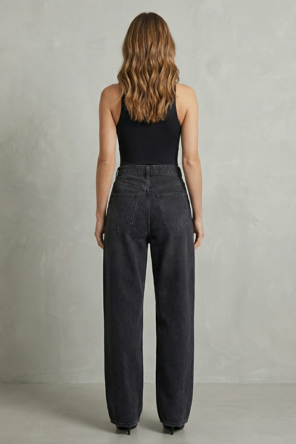 CASILA – ASYMMETRICAL CLOSURE – STRAIGHT-LEG JEANS
