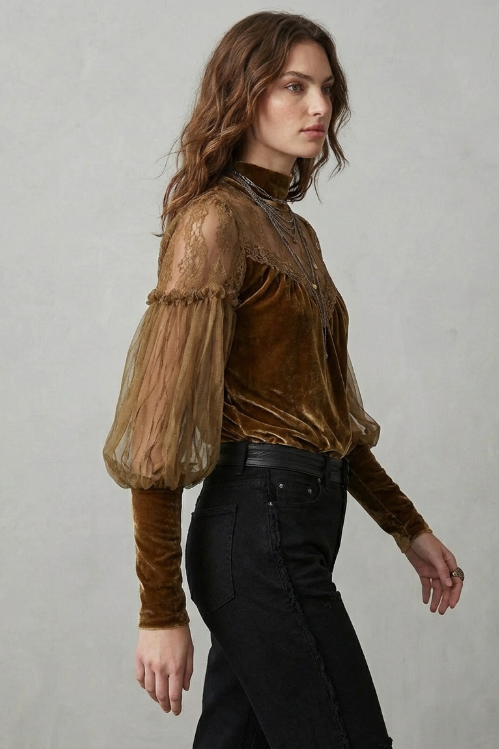 ELAYSSIA – SHEER LACE DETAIL – VELVET CUELLO ALTO BLUSA