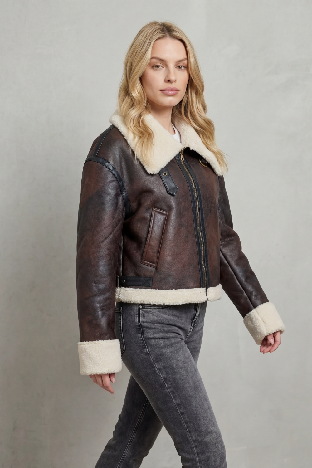 MIREVOLA | RIBETE DE BORREGUILLO – CHAQUETA AVIADOR CROPPED
