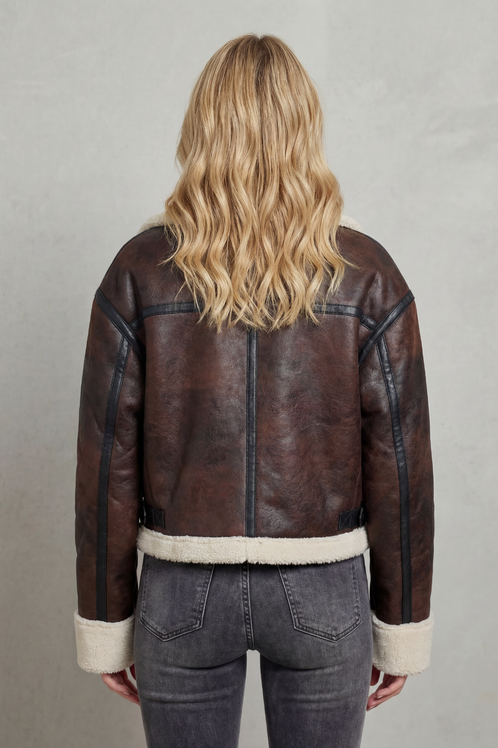 MIREVOLA | RIBETE DE BORREGUILLO – CHAQUETA AVIADOR CROPPED