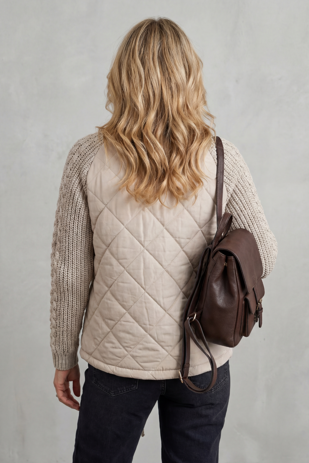 NORCETTA | DETALLE DE PUNTO TEXTURIZADO – CHAQUETA ACOLCHADO ACOLCHADA