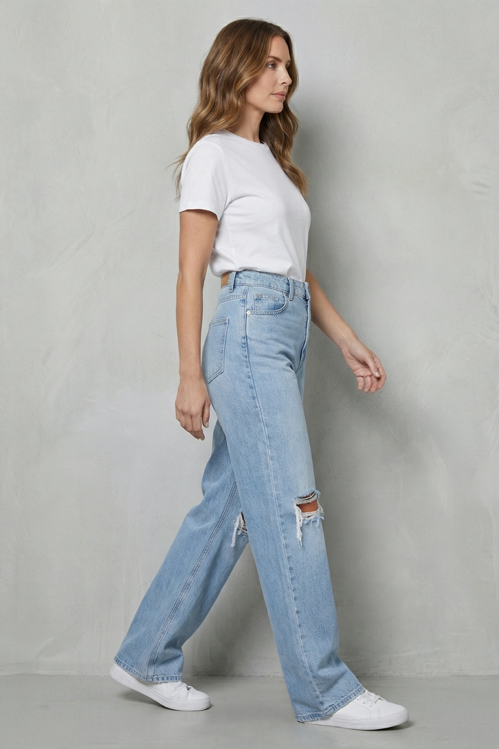 VALERIQUE – VINTAGE FLARE SILHOUETTE – RIPPED JEANS