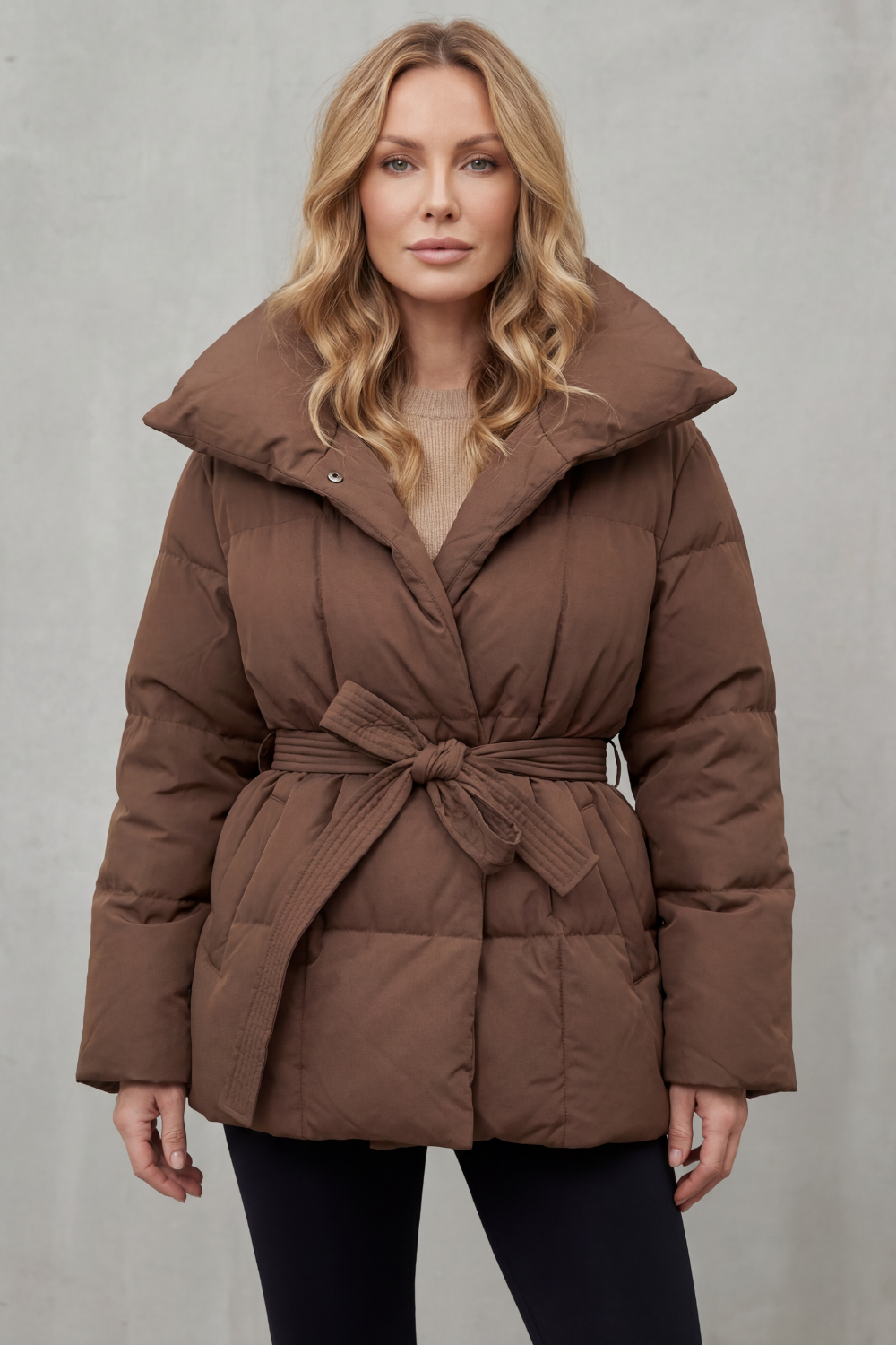 VALMIRA | CUELLO OVERSIZE – ABRIGO ACOLCHADO CON CINTURÓN