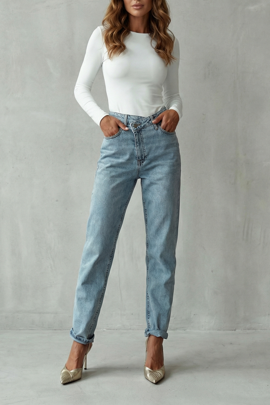 VIRELLINE – ASYMMETRIC BUTTON DETAIL – MOM JEANS