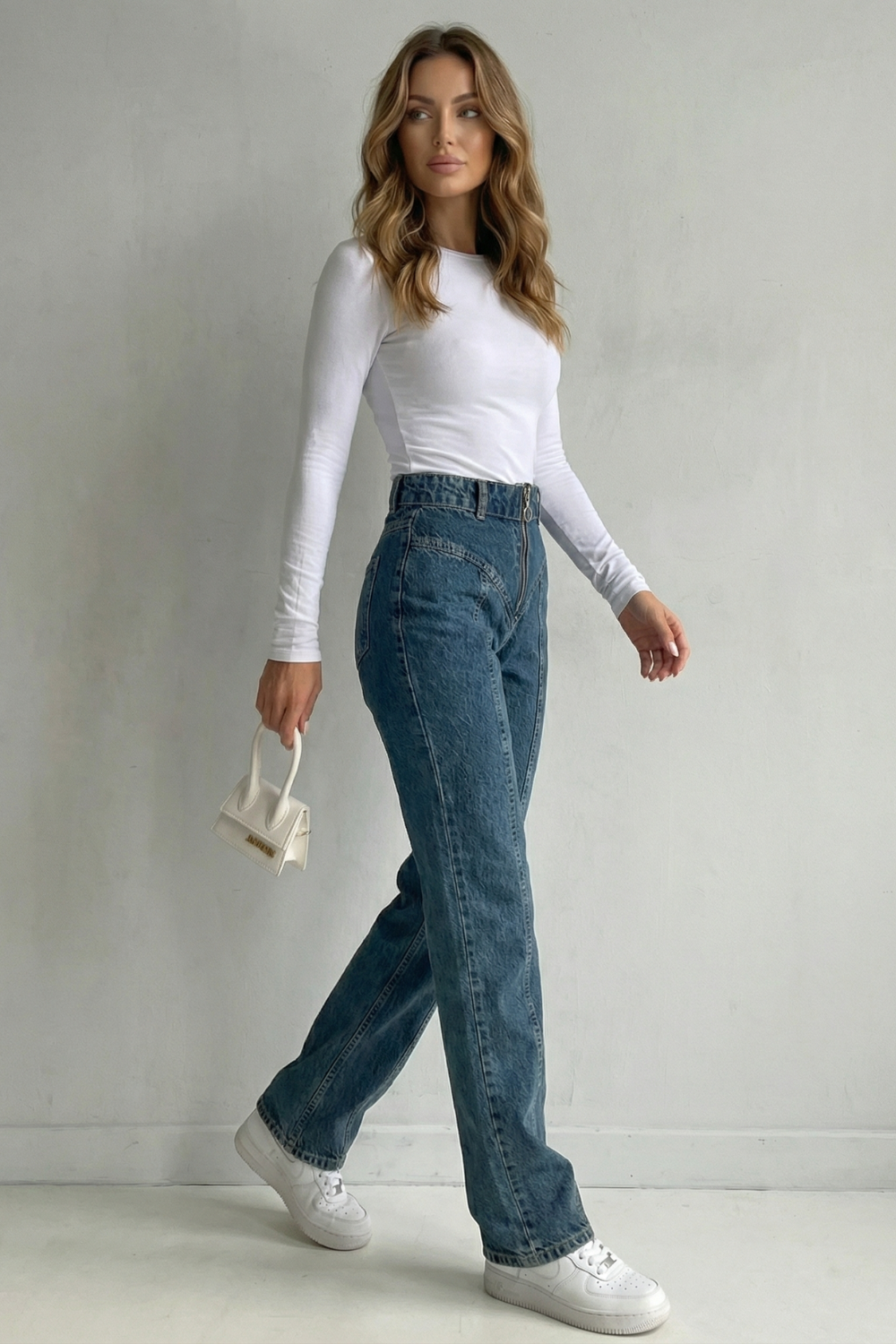 ZAFFRIENNE – SCULPTED SEAM DETAIL – STRAIGHT LEG JEANS