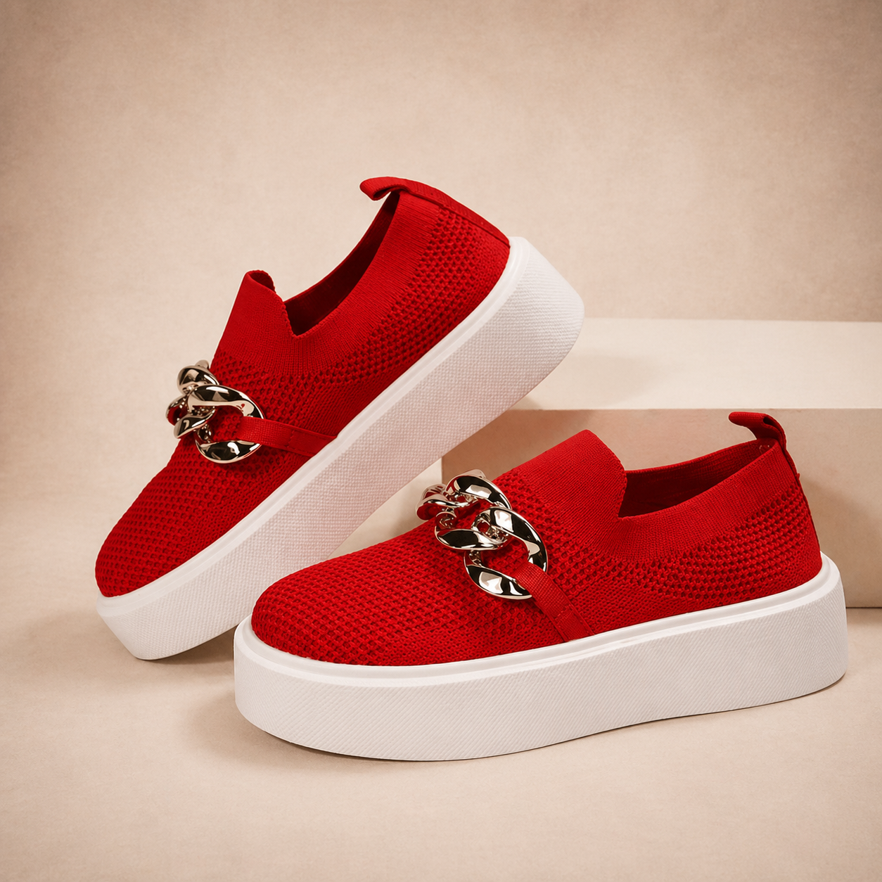 María | Zapatos con cadena metálica