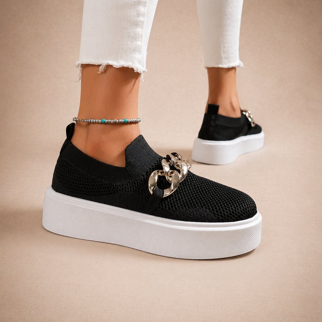 María | Zapatos con cadena metálica