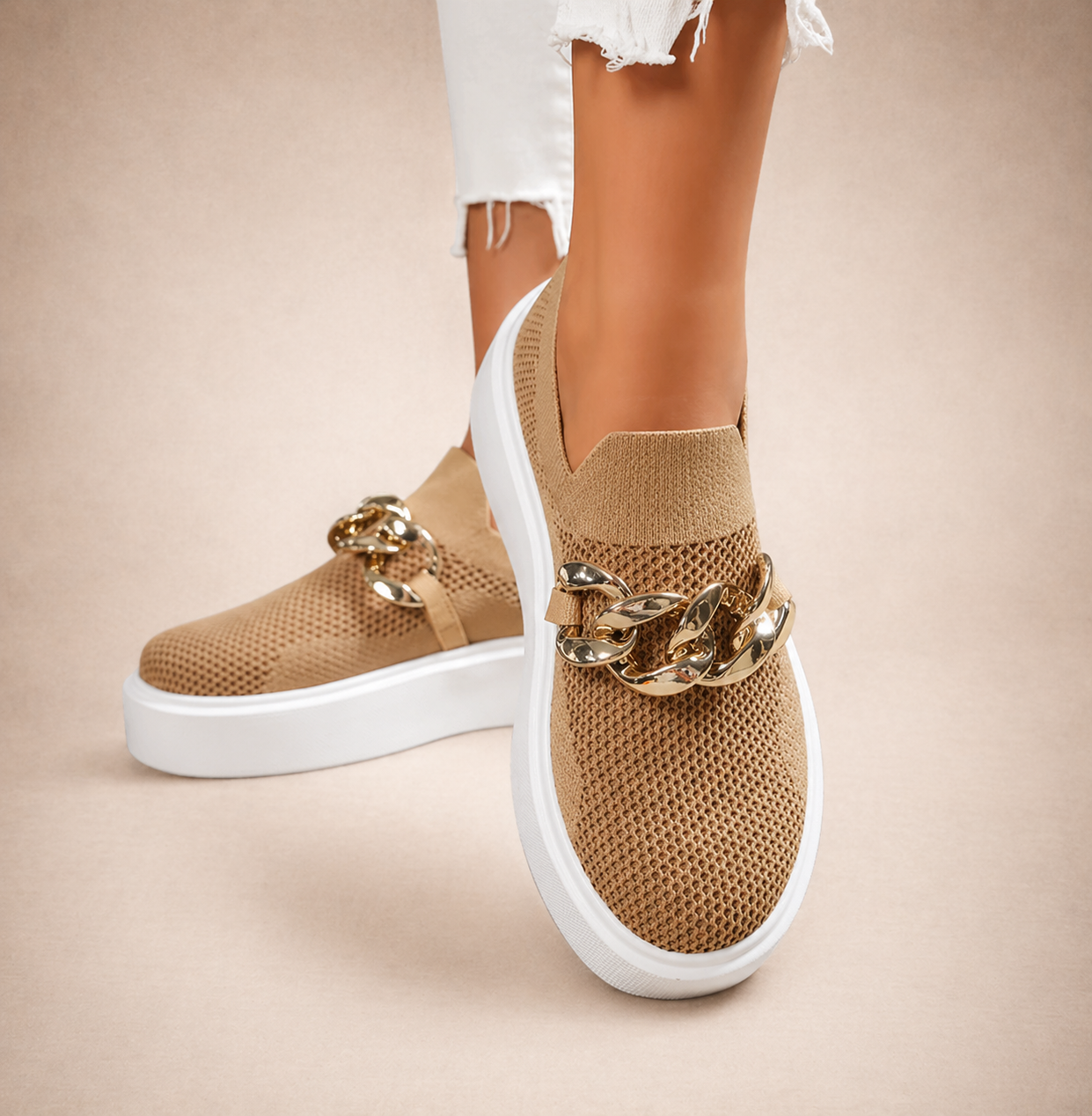 María | Zapatos con cadena metálica