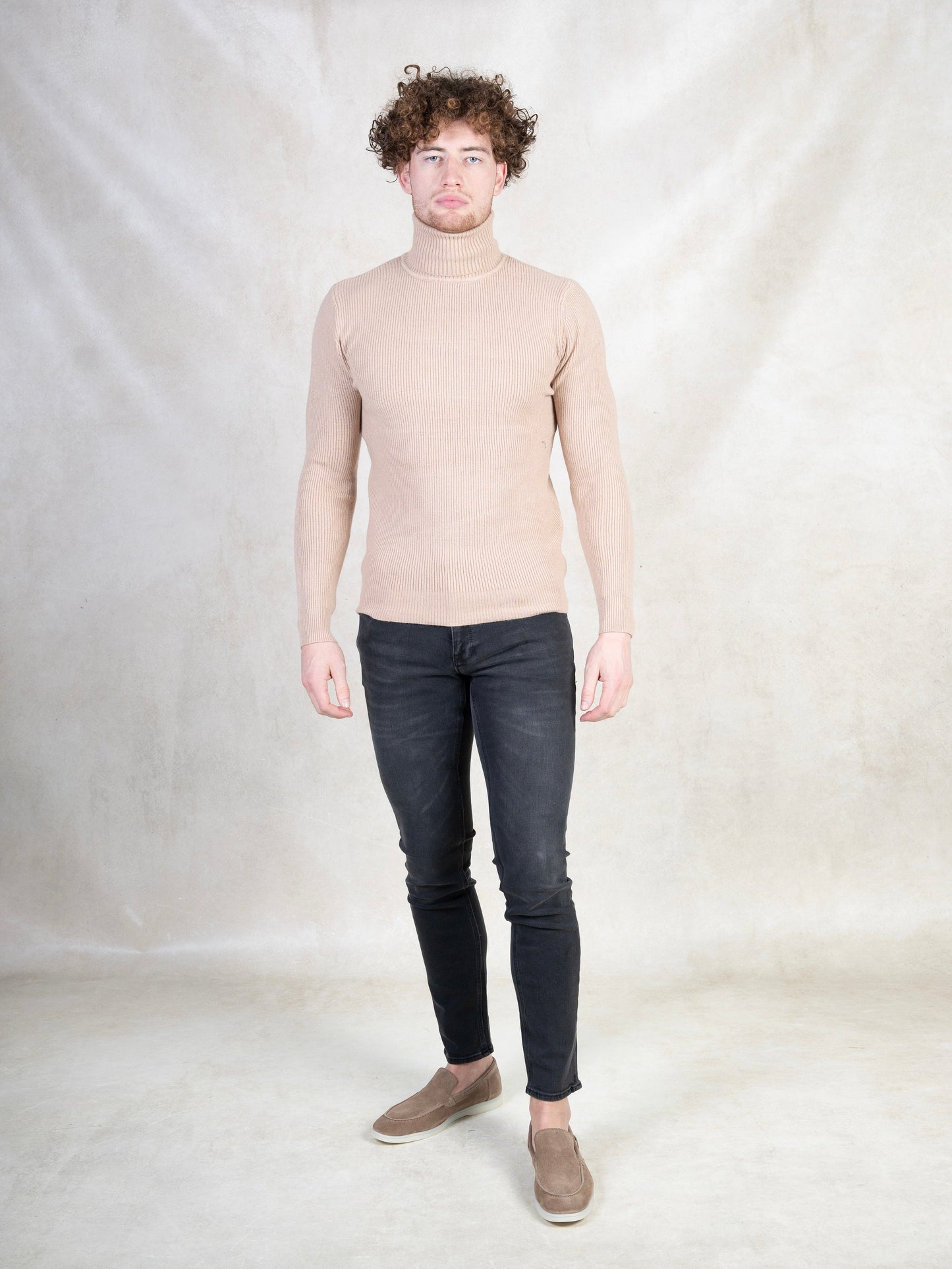 WOOL RIBGEBREIDE CUELLO ALTO
